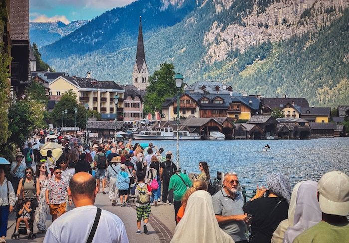 Die Menschenmassen in Hallstatt muss man selbst als Österreicher einmal erlebt haben.