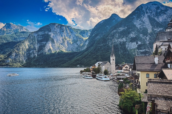 Blick auf das wohl berühmteste Tourismusdorf Österreichs.