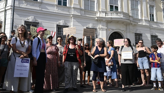 Es sei nur der Auftakt, meinten die Organisatorinnen des Frauen-Protests vor dem ...