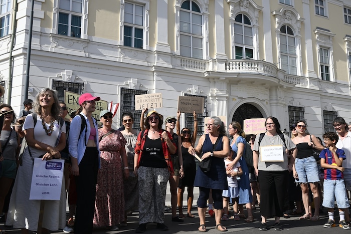 This is just the beginning, said the organizers of the women’s protest in front of the Federal ...