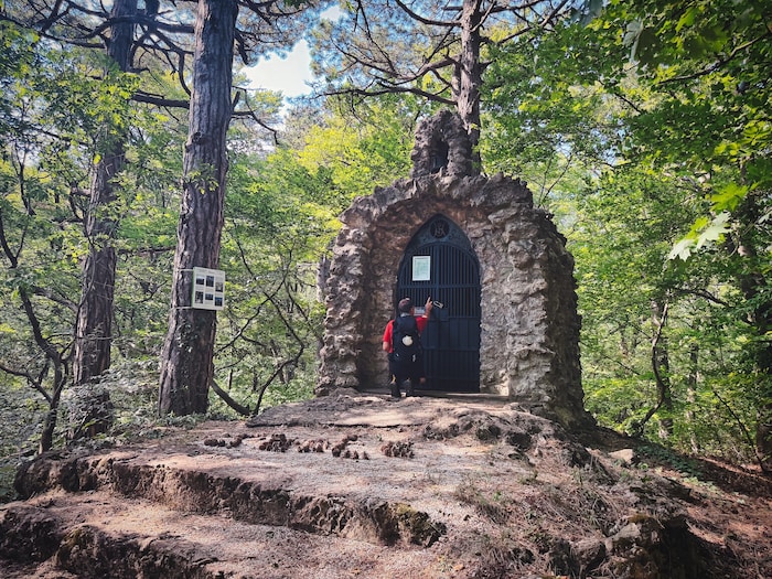 Ein kurzes Innehalten bei der Perchtoldsdorfer Waldandacht auf dem Parapluieberg ist für ...