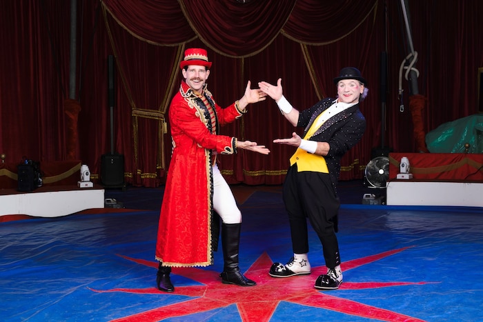 Zirkusdirektor Alexander Schneller mit Clown Misha, der heuer zum ersten Mal dabei ist.