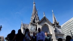 Bei dem Beben wurde auch der Turm der Kathedrale von Manizales (Stadt in Zentralkolumbien) ...