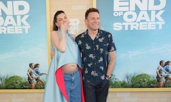 Anne Hathaway kann über die wilden Gerüchte darüber, ihr Babybauch sei gar nicht echt, nur ...