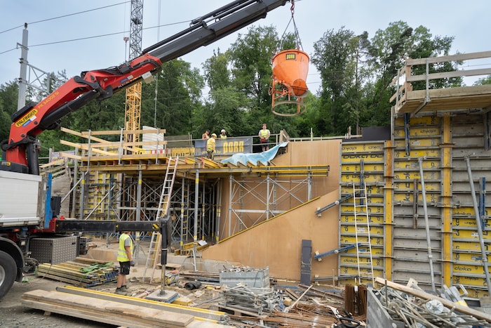 Die neue Haltestelle in Tosters nimmt bereits Konturen an.