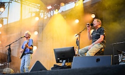 Wolfgang Ambros live beim Linzer „Krone“-Fest: WIR4plusEINS lassen die goldenen Jahre des ...