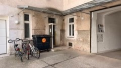 Für den 26-Jährigen gab es keine Rettung mehr, er starb noch im Innenhof.