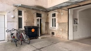 Für den 26-Jährigen gab es keine Rettung mehr, er starb noch im Innenhof.