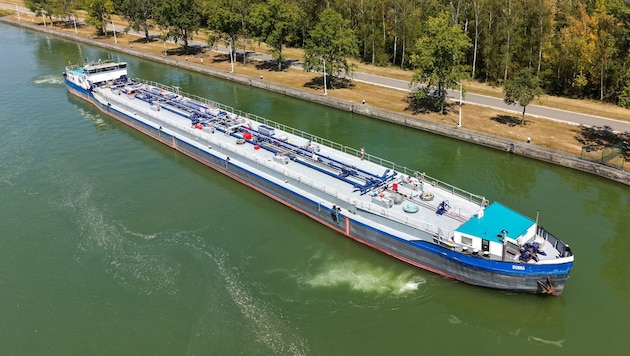 Schiffe mit Schwergut können die Donau aktuell nicht befahren.