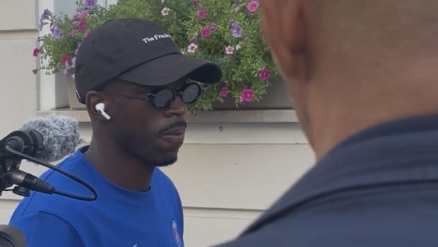 Dieser Fußballstar landete am Dienstag in Salzburg.