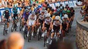 In Komenda (Slo) durfte Heimo Fugger (3. von rechts) mit dem fünffachen Tour-de-France-Sieger ...