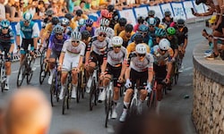 In Komenda (Slo) durfte Heimo Fugger (3. von rechts) mit dem fünffachen Tour-de-France-Sieger ...