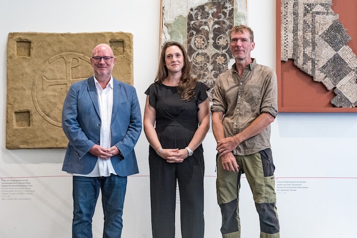 Die Protagonisten in Aguntum (v.l.): Andreas Rudigier (Direktor Tiroler Landesmuseen), Elisa De ...