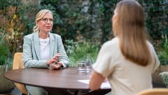 Große Bühne, viele Zuschauer: Können Politikerinnen und Politiker im „Sommergespräch“ die ...
