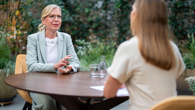 Große Bühne, viele Zuschauer: Können Politikerinnen und Politiker im „Sommergespräch“ die ...