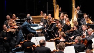 Dirigent Petr Popelka und seine Wiener Symphoniker präsentierten sich in absoluter Höchstform.