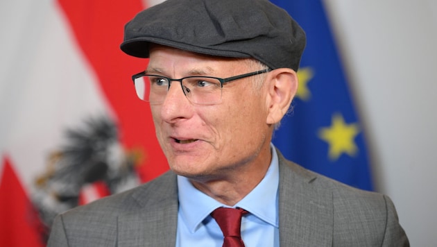 Finanzminister Markus Marterbauer hat wachsende Sorgen, ob das Budget „hält“.