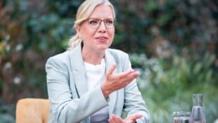 Leonore Gewessler überraschte im ORF-Sommergespräch mit den richtigen Fragen ausgerechnet zur ...