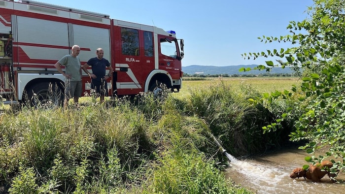 Jägerschaft und Feuerwehr – so wie in Schattendorf – helfen mit Wasser aus, wo sie können: „Wir ...