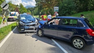 Die Fahrzeuge wurden erheblich beschädigt.