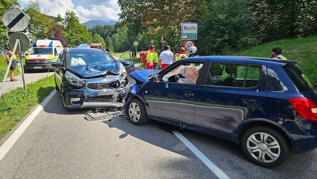 Die Fahrzeuge wurden erheblich beschädigt.