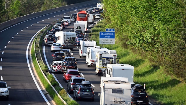 Urlauber sind kilometerlange Staus schon gewohnt.