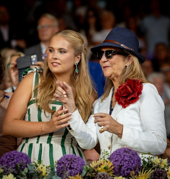 Auch mit Elena von Spanien unterhielt sich Amalia blendend.