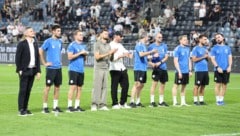Trainer Fabio Ingolitsch (4.v.l.) ist stolz auf seine Mannschaft.