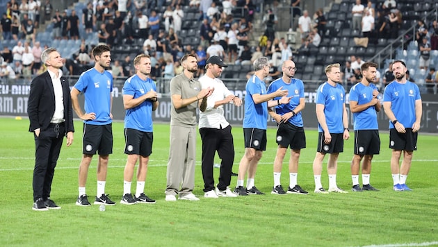 Trainer Fabio Ingolitsch (4.v.l.) ist stolz auf seine Mannschaft.