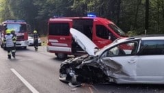Vier Feuerwehren mussten die Wracks bergen und die Straße sauber machen