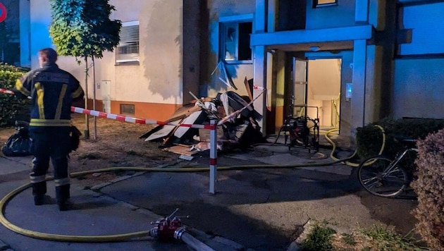 Aus der Brandwohnung musste einiges ausgeräumt werden