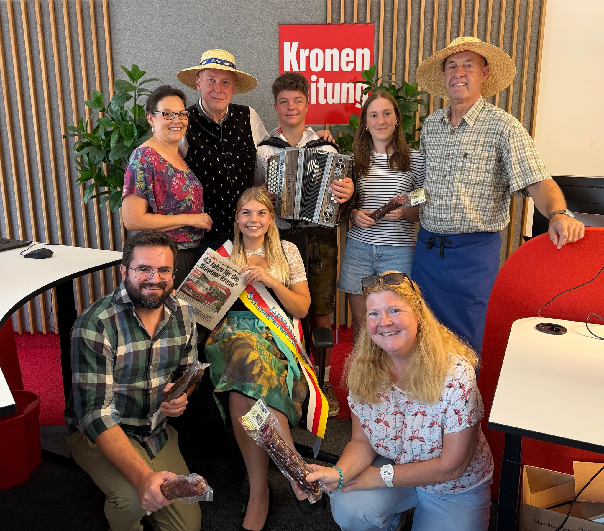 Eine flotte Polka spielte Lukas Krewalder in der „Krone“-Redaktion auf, wo er mit ...