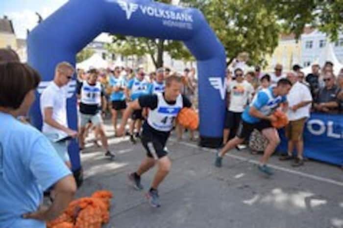 Unterhaltung pur beim Zwiebelstaffellauf!