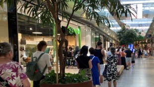 Im Europark bildete sich eine lange Warteschlange.
