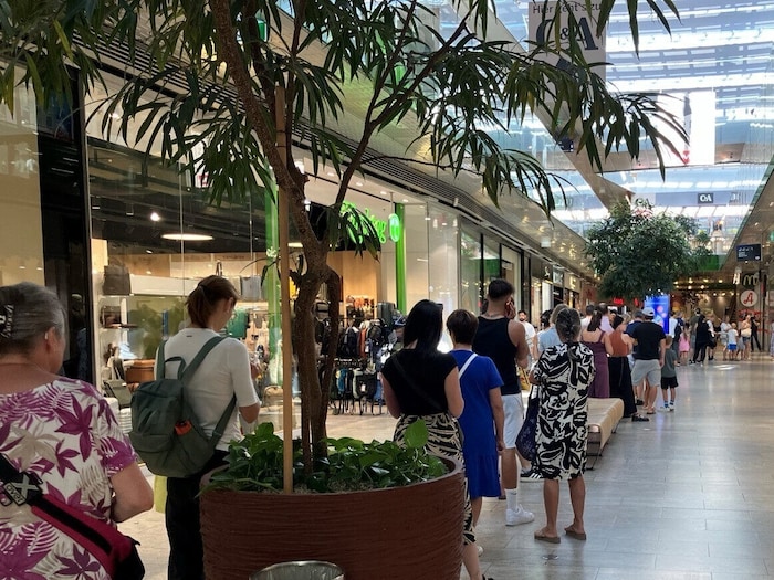 Im Europark standen die Menschen Schlange, um am Mittwoch noch Brillen zu ergattern.