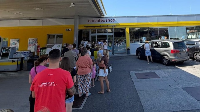 Auch bei der Eni-Tankstelle gab es großen Andrang.