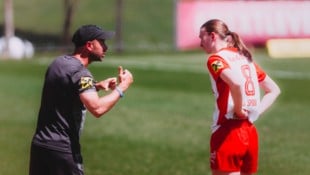 Trainer Dusan Pavlovic (li.) muss länger auf Greta Spinn (re.) verzichten.