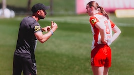 Trainer Dusan Pavlovic (li.) muss länger auf Greta Spinn (re.) verzichten.