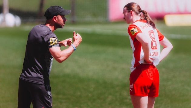 Trainer Dusan Pavlovic (li.) muss länger auf Greta Spinn (re.) verzichten.