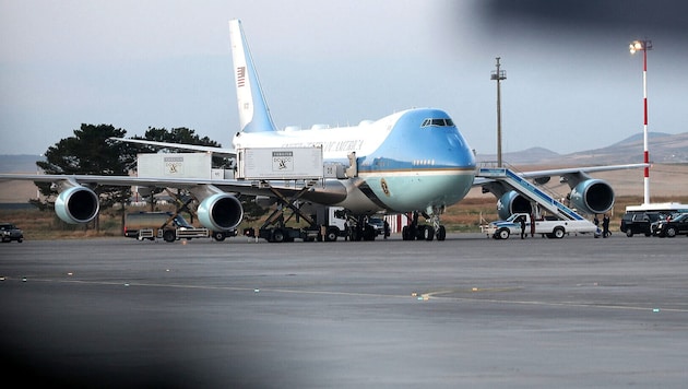 Nach Trumps heimlicher Container-Evakuierung wurde die Air Force One zum fliegenden Lockvogel.