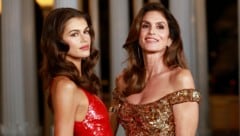 Kaia Gerber spricht über die ewigen Vergleiche mit Mama Cindy Crawford und macht eine Essstörung ...