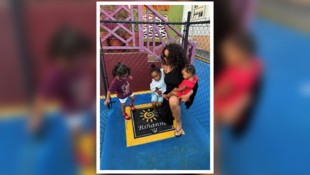 Rihanna zeigt ein seltenes Foto ihrer drei Kinder.