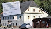 Das „Bierhäusl“ in Sierning schließt für immer seine Pforten. Die Info darüber (kl.) ist in ...