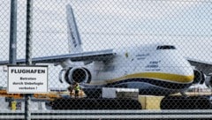 Die Sprengdrohne schlug in die Tragfläche des Antonow-Frachtflugzeugs ein.