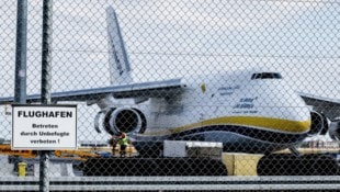 Die Sprengdrohne schlug in die Tragfläche des Antonow-Frachtflugzeugs ein.