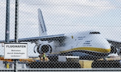 Die Sprengdrohne schlug in die Tragfläche des Antonow-Frachtflugzeugs ein.