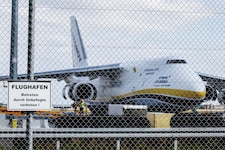 Die Sprengdrohne schlug in die Tragfläche des Antonow-Frachtflugzeugs ein.