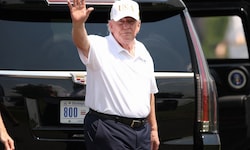 Donald Trump im Golf-Outfit. Und damit nichts passiert, jetzt auch mit Luftabwehr. 