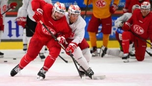Neuzugang Will MacKinnon prallte mit Filip Simovic aneinander.