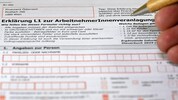 Durch die Arbeitnehmerveranlagung gibt es Geld vom Finanzamt retour (Symbolbild).